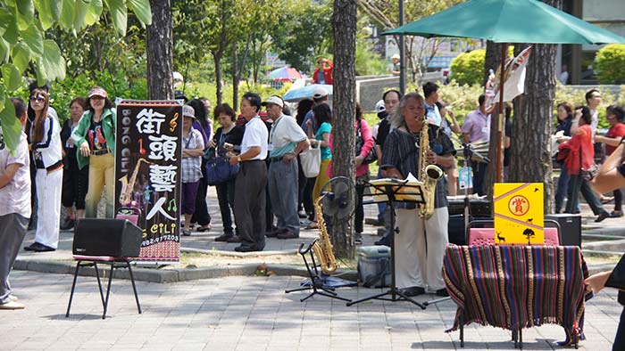 街頭藝人的表演